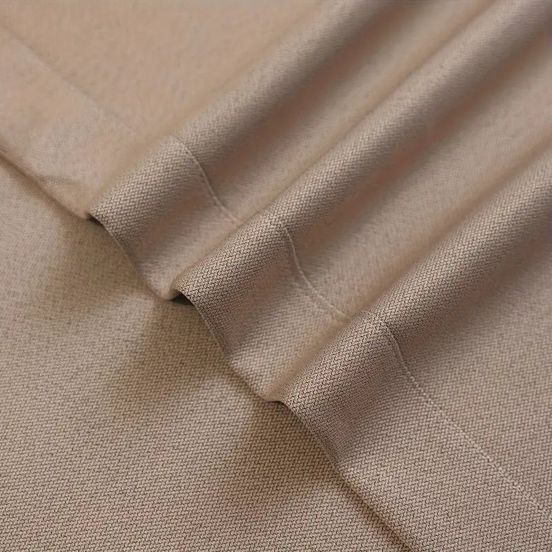 Conjunto com 2 cortinas blackout, com forro preto para vedação total, perfeitas para sala de estar, quarto, sala de jantar e escritório em casa.