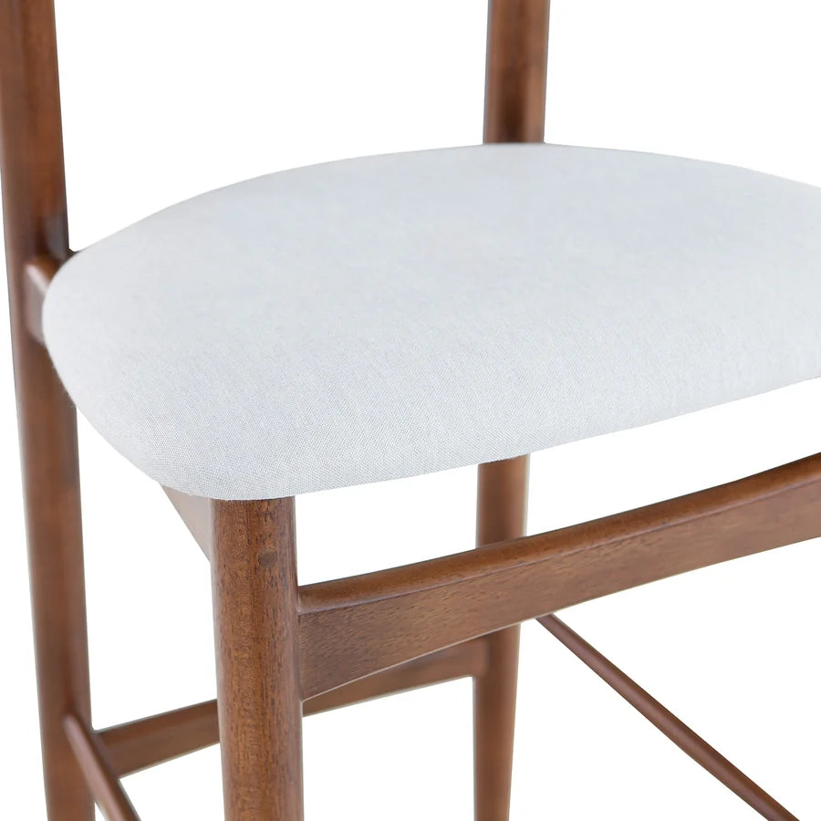 Kit de Mesa Bistrô Roma Madeira de Eucalipto com Banquetas Heros Madeira de Tauari com encosto Anatômico cor Carvalho Tecido Linho Rustico Bege 290