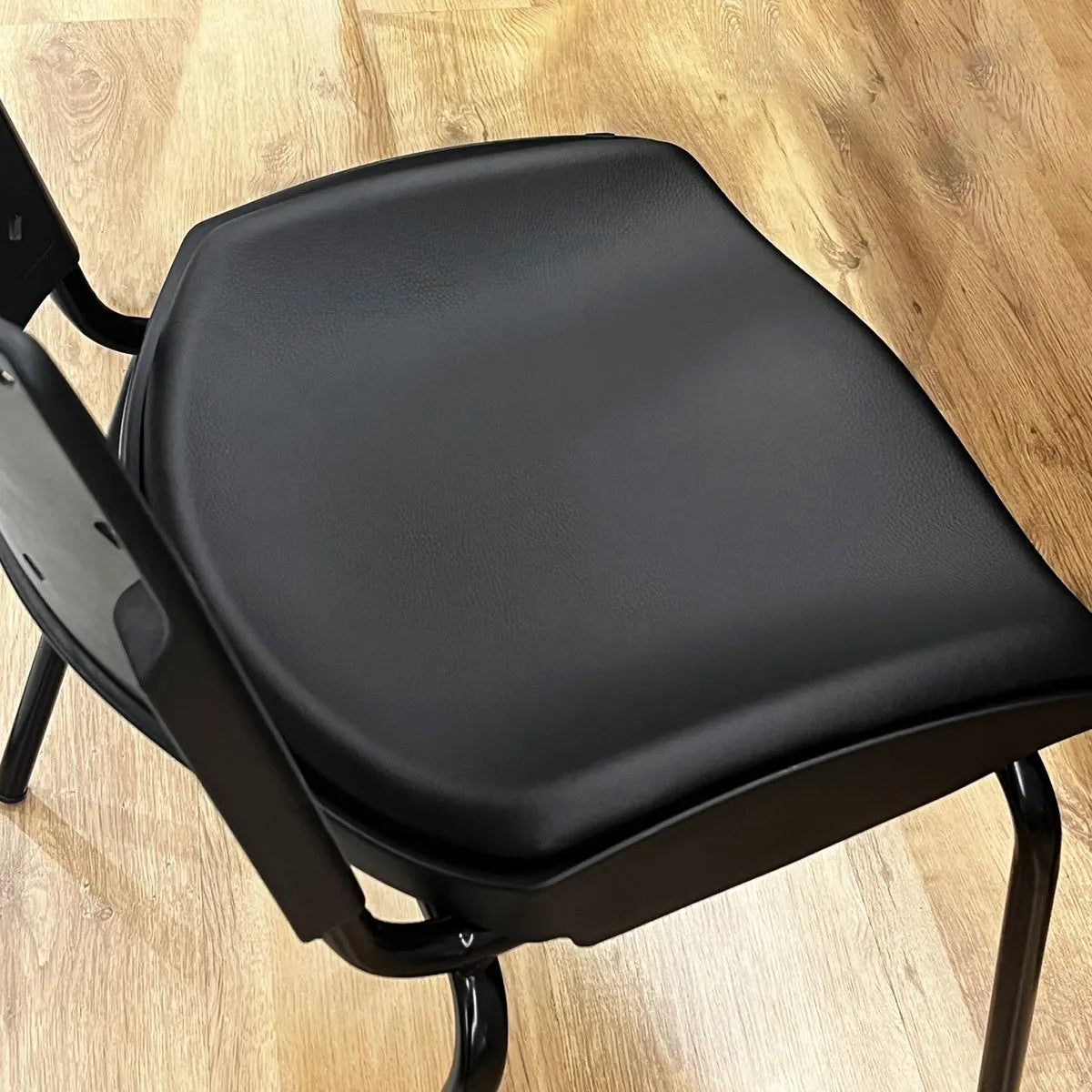 Kit com 2 Cadeiras Fixas Ergonômicas NR 17 para Escritório com Assento Estofado F5